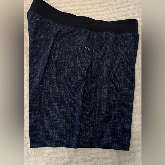 Lululemon linerless 20” shorts. Basket weave pattern. Sz L - Picture 1 of 6